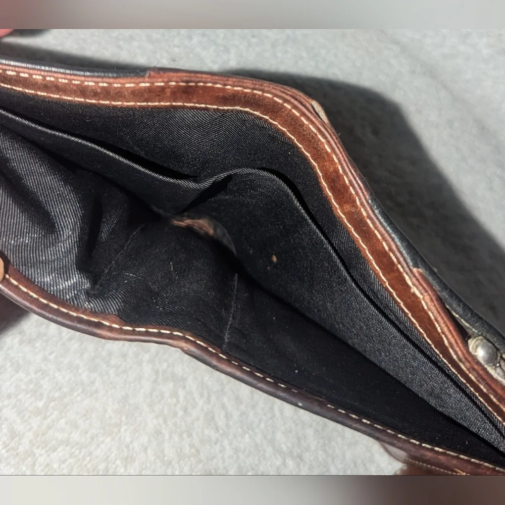 Vintage Dooney and Bourke billfold kisslock wallet